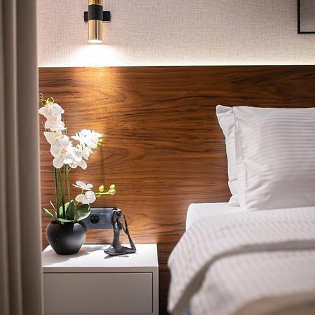Enyana Luxury Suites Cattaro Esterno foto
