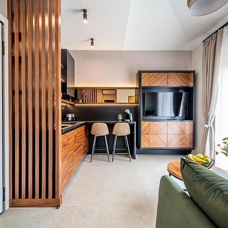 Enyana Luxury Suites Cattaro Esterno foto