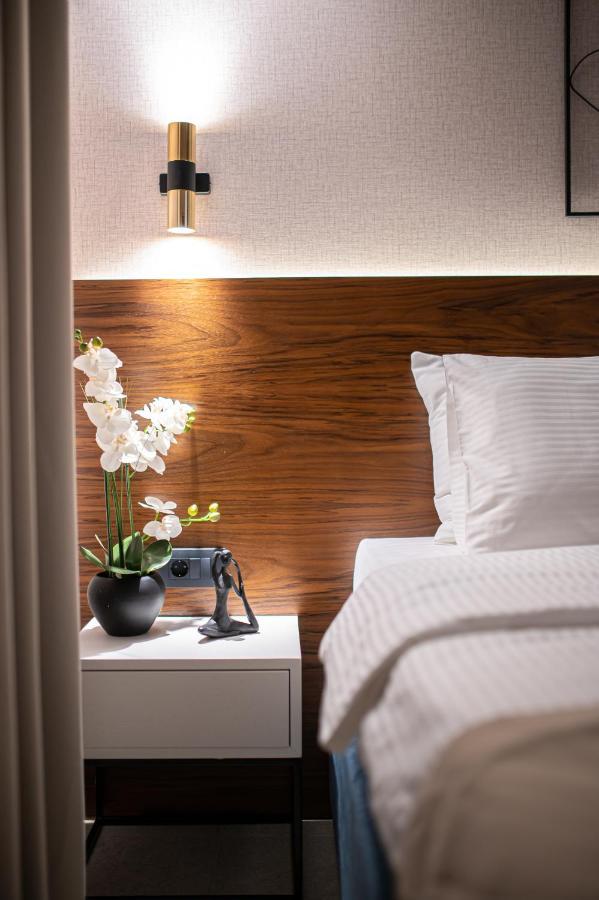 Enyana Luxury Suites Cattaro Esterno foto