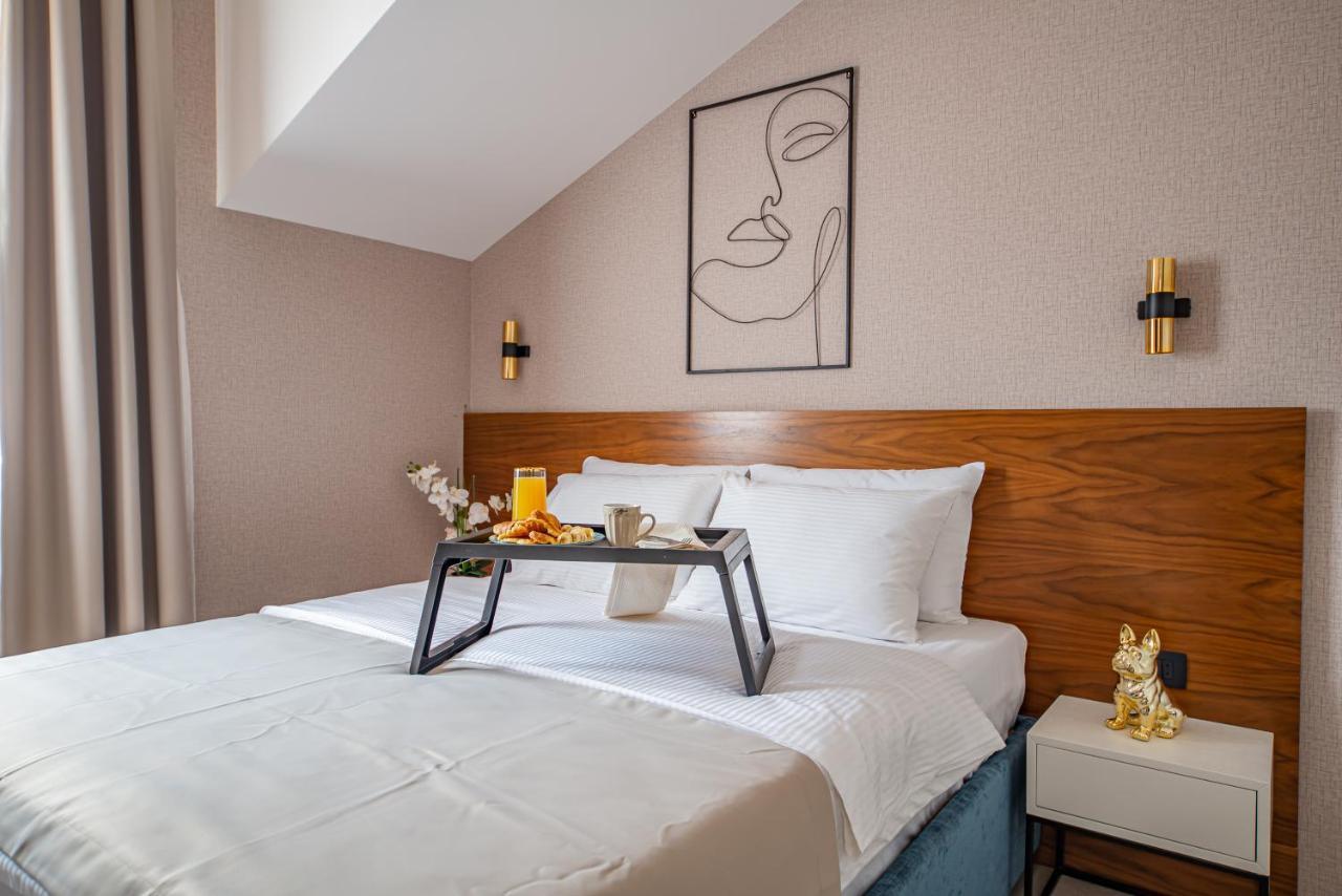 Enyana Luxury Suites Cattaro Esterno foto