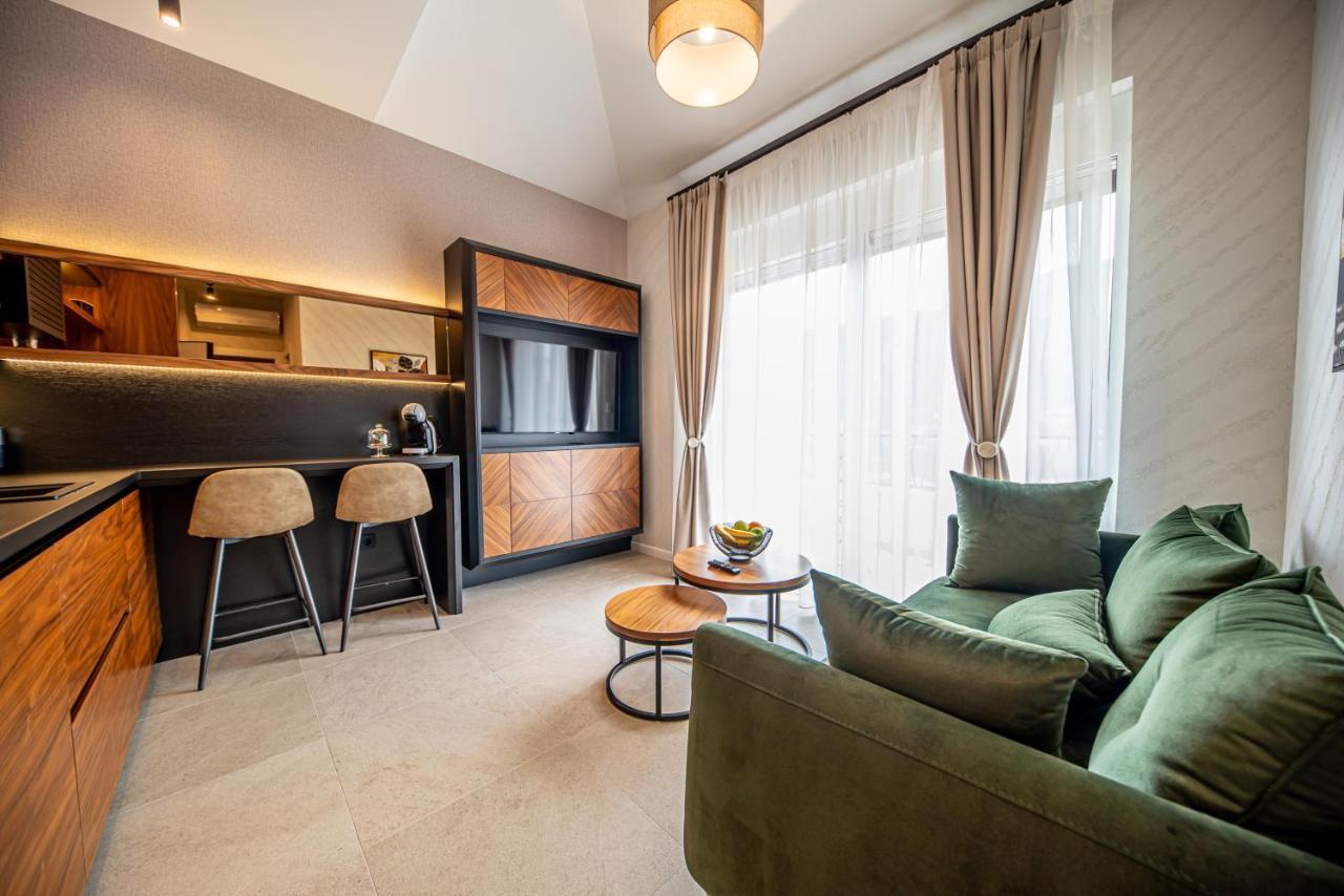 Enyana Luxury Suites Cattaro Esterno foto
