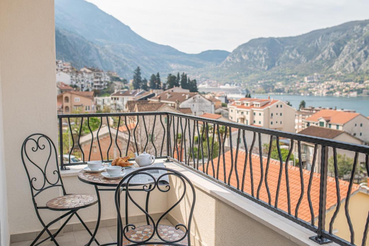 Enyana Luxury Suites Cattaro Esterno foto