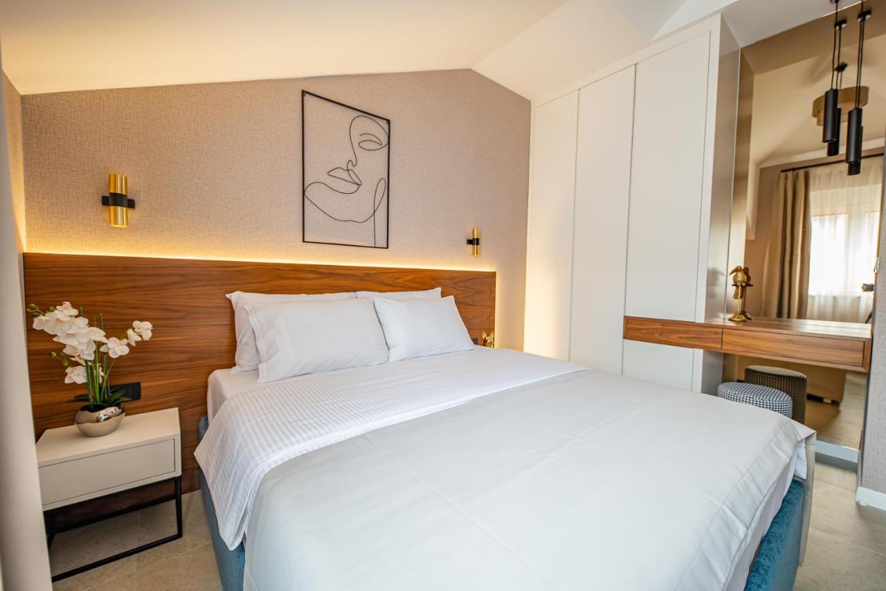 Enyana Luxury Suites Cattaro Esterno foto