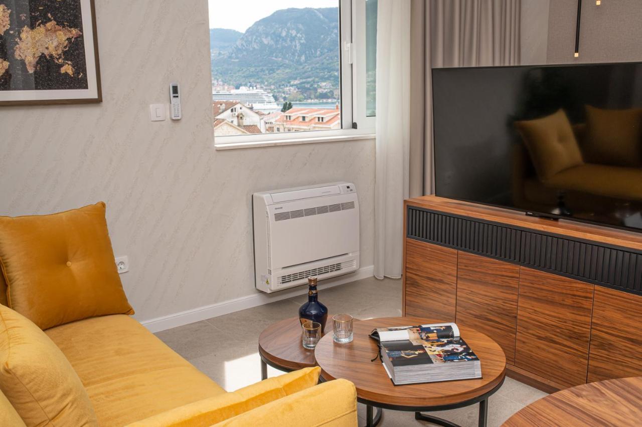 Enyana Luxury Suites Cattaro Esterno foto