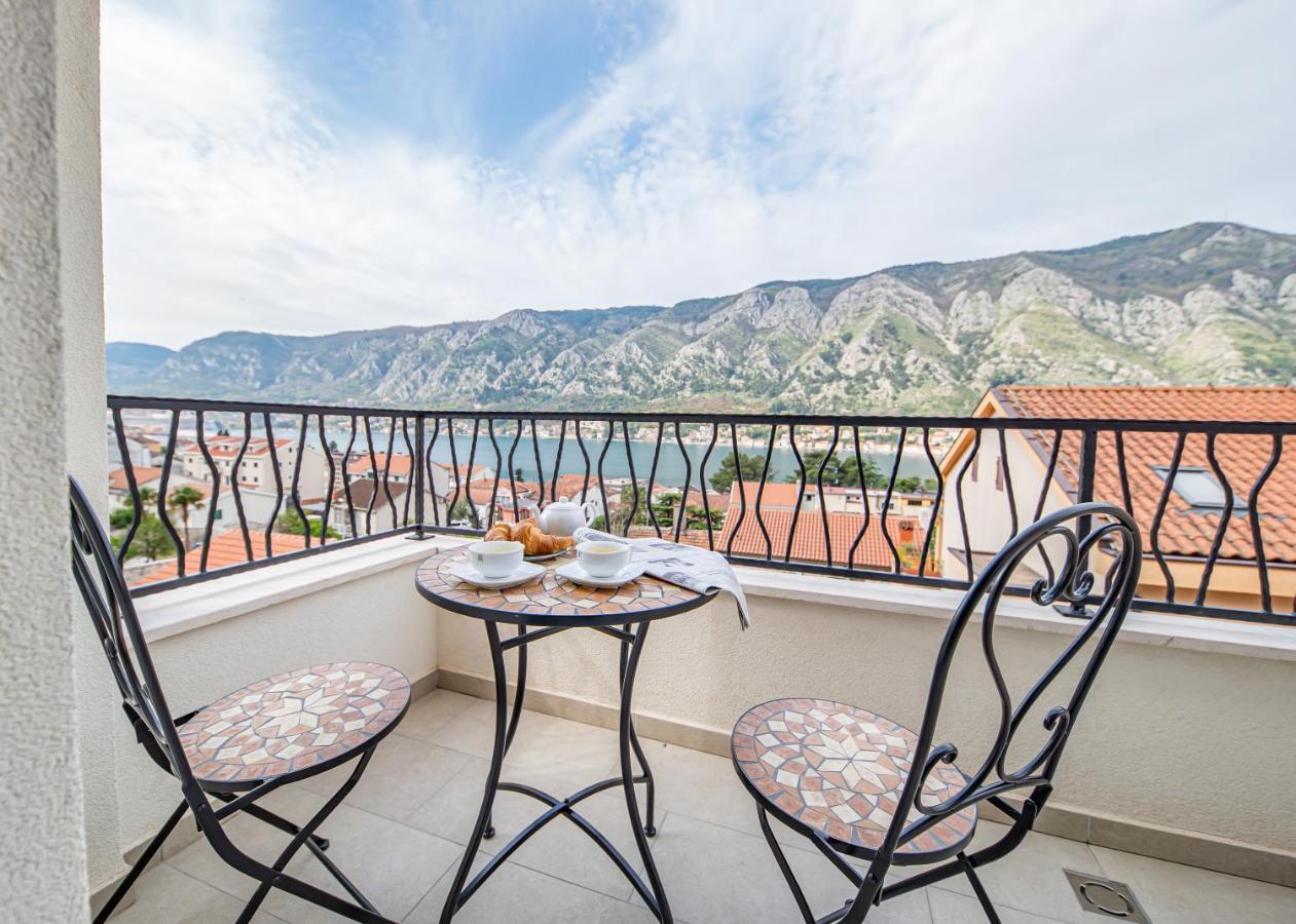 Enyana Luxury Suites Cattaro Esterno foto