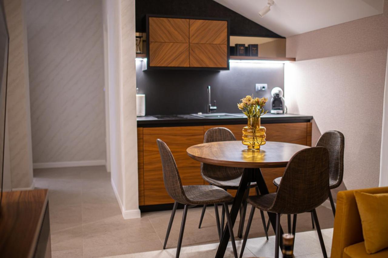 Enyana Luxury Suites Cattaro Esterno foto