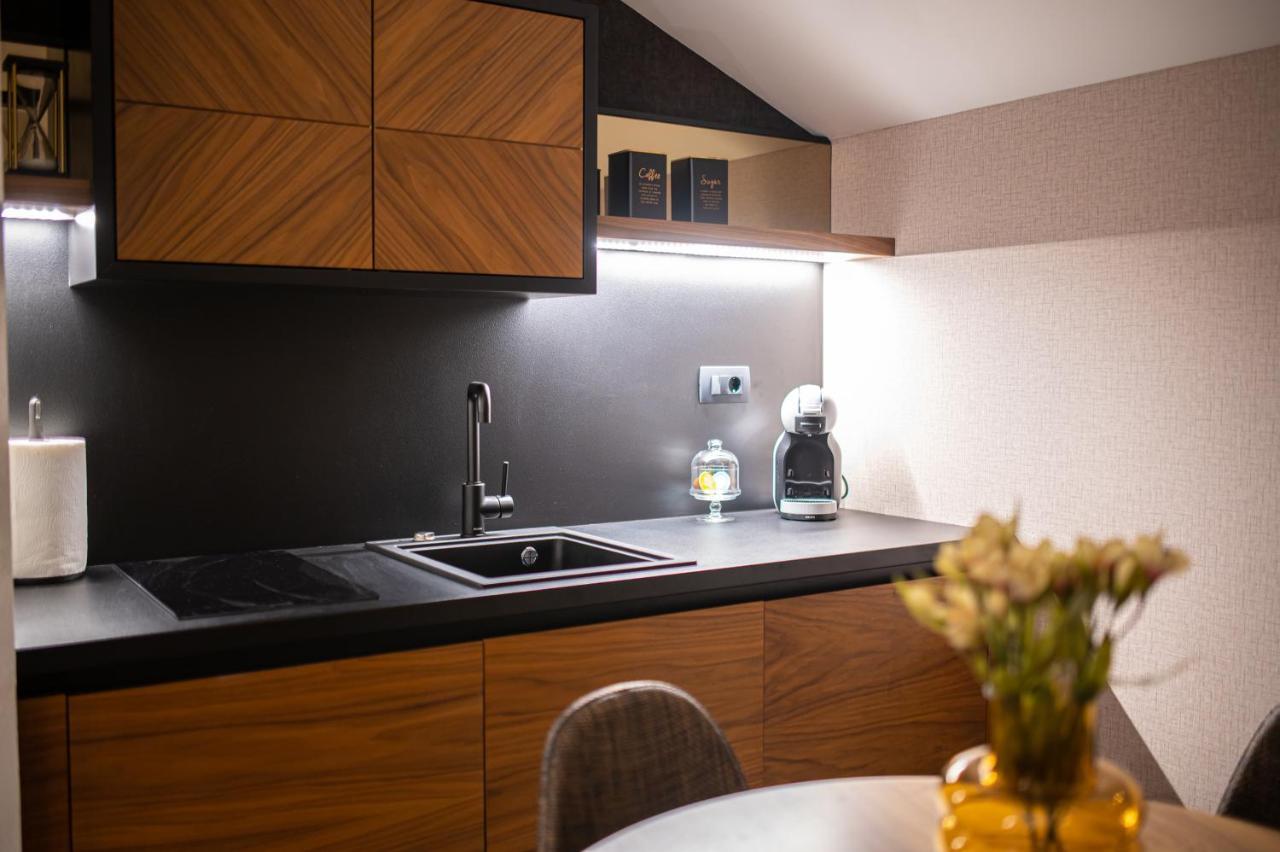 Enyana Luxury Suites Cattaro Esterno foto