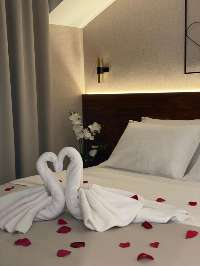 Enyana Luxury Suites Cattaro Esterno foto
